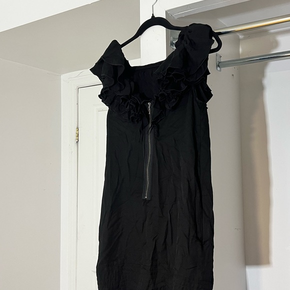 Elegant Black Ruffle Dress - Picture 2 of 8